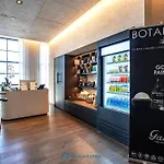 Apartment In New Luxury Condo In Downtown