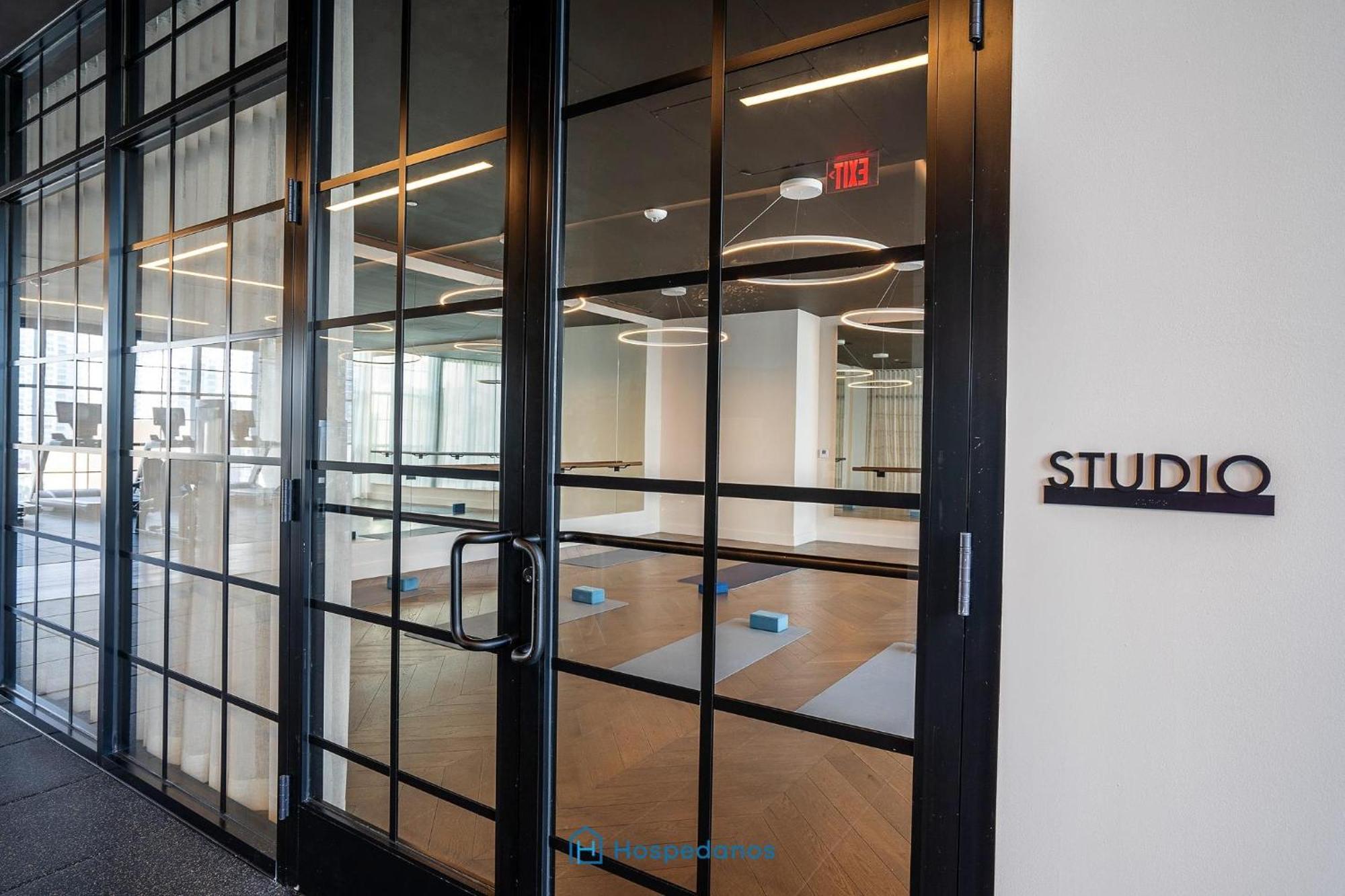 In New Luxury In Downtown Apartment