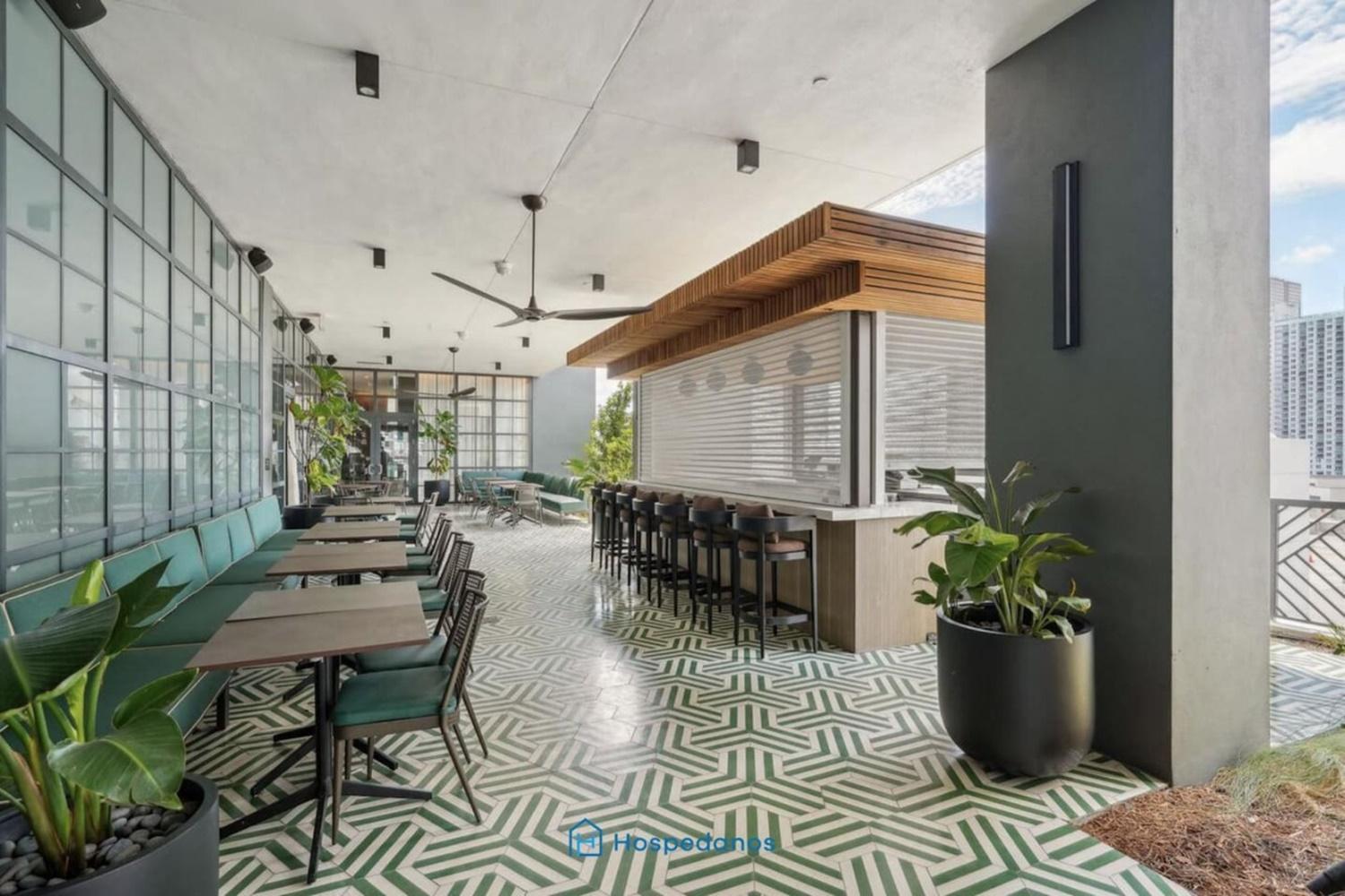 In New Luxury In Downtown Apartment