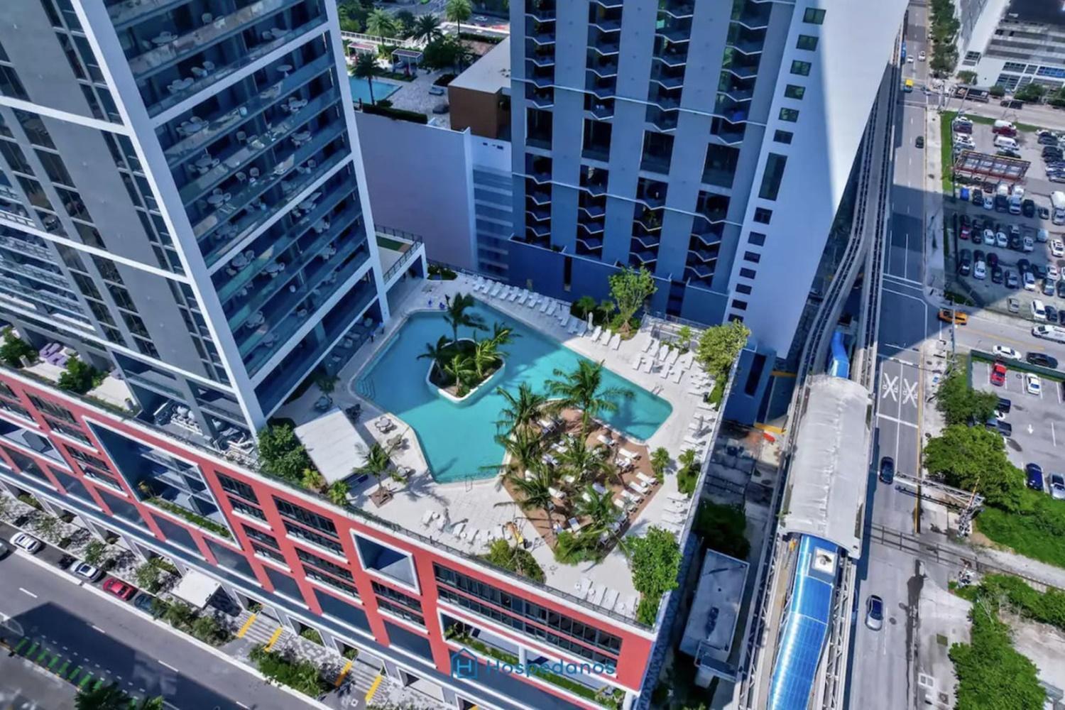 In New Luxury In Downtown Apartment