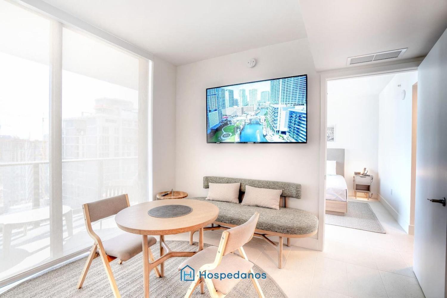 In New Luxury In Downtown Apartment Miami
